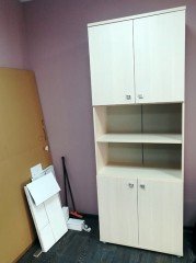 Офисный шкаф с полками